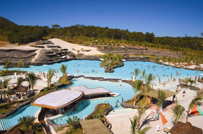 Diversas opções de piscinas de água quente